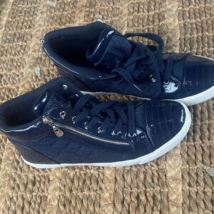 G by Guess Orily women's round toe  blue sneakers.